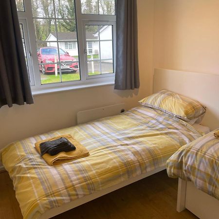 Bumblebee Lodge Saint Cleer Extérieur photo