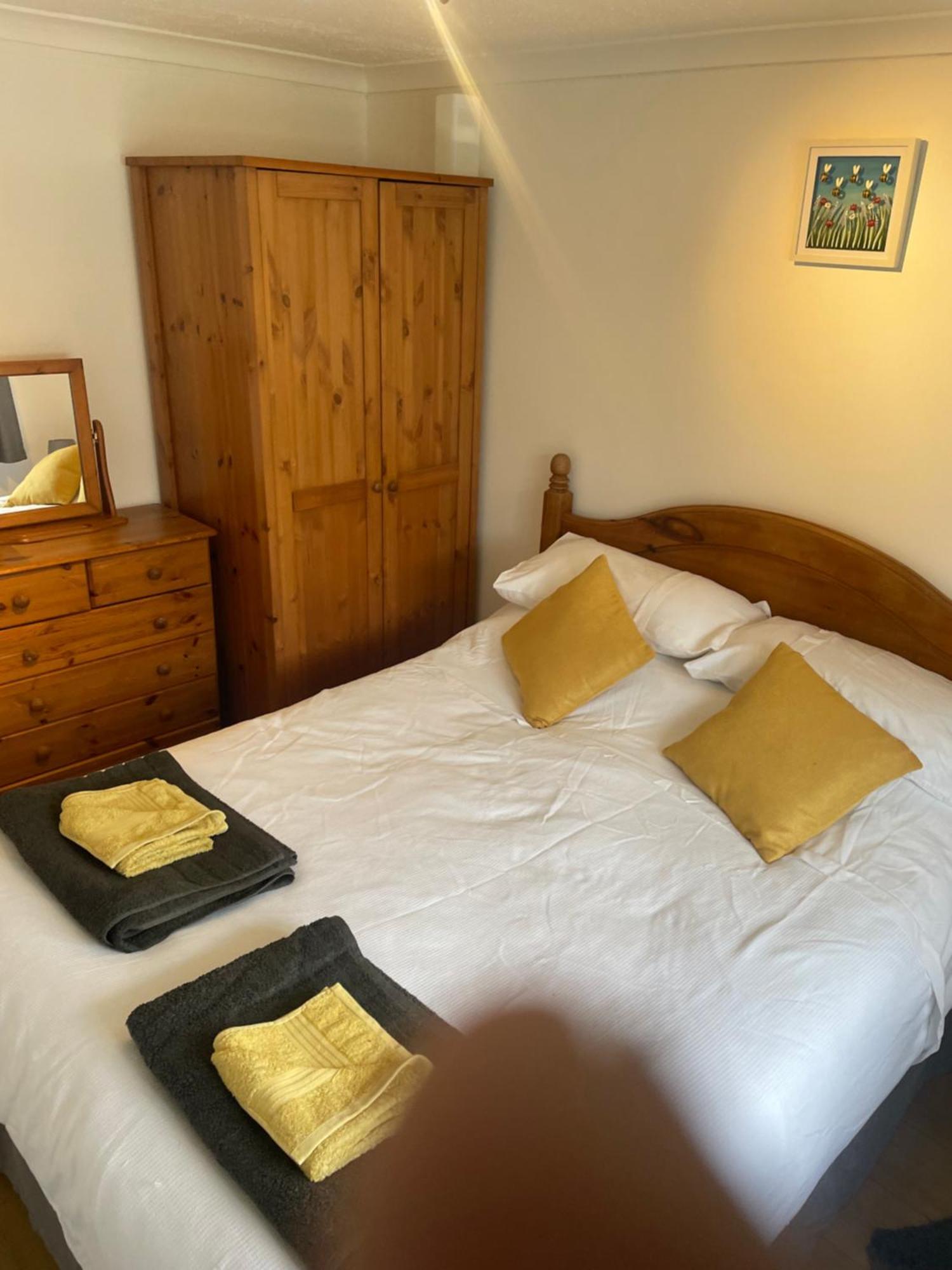 Bumblebee Lodge Saint Cleer Extérieur photo